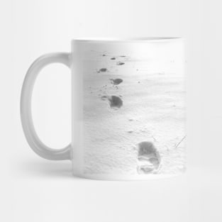 Footsteps in the snow, walking away, disappearing. Mug